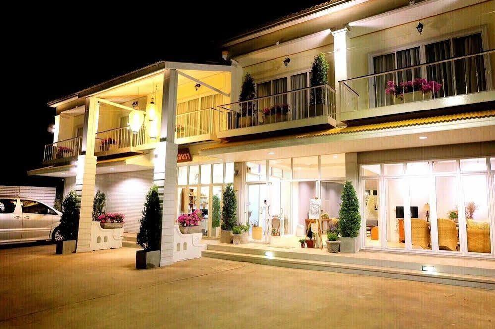 Hotel Baan Iyara à Nan Extérieur photo